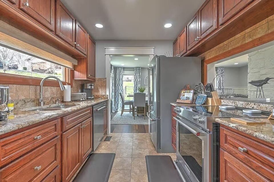 A warm, fully equipped kitchen where you can cook like a pro.