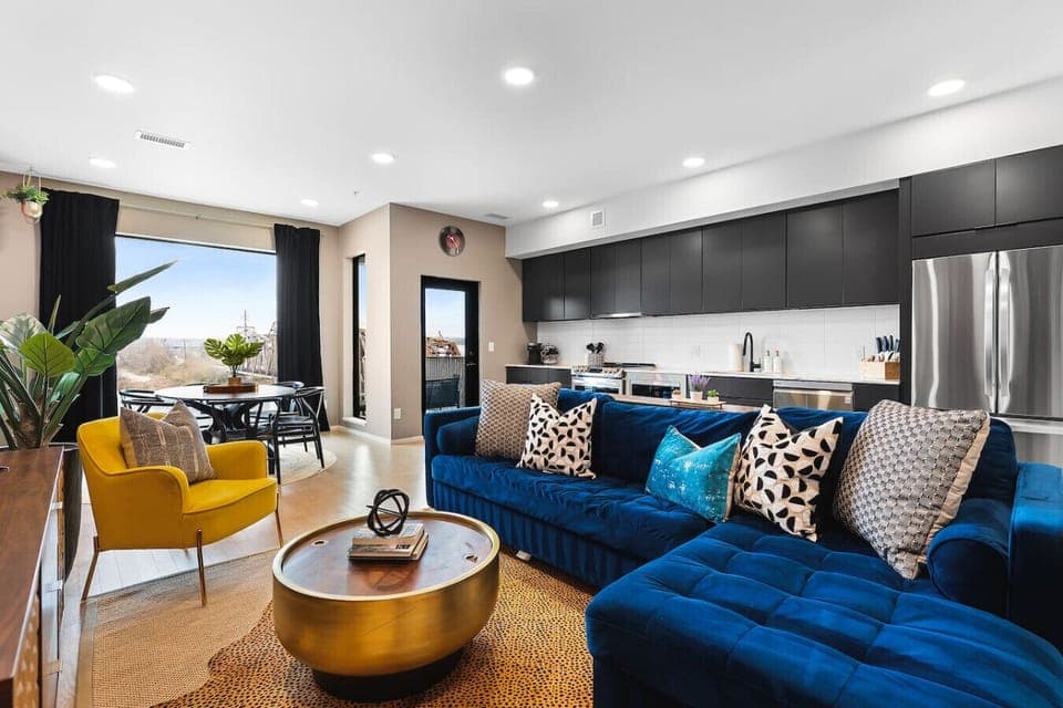 Bright and Spacious living with a sofa bed. HD TV with all the apps you could want. The living room overlooks the Cumberland River with a private patio!