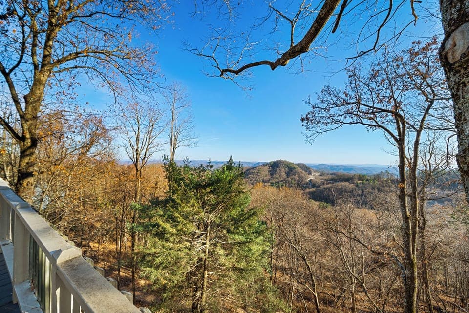 Long Layered View from Blowing Rock Skies