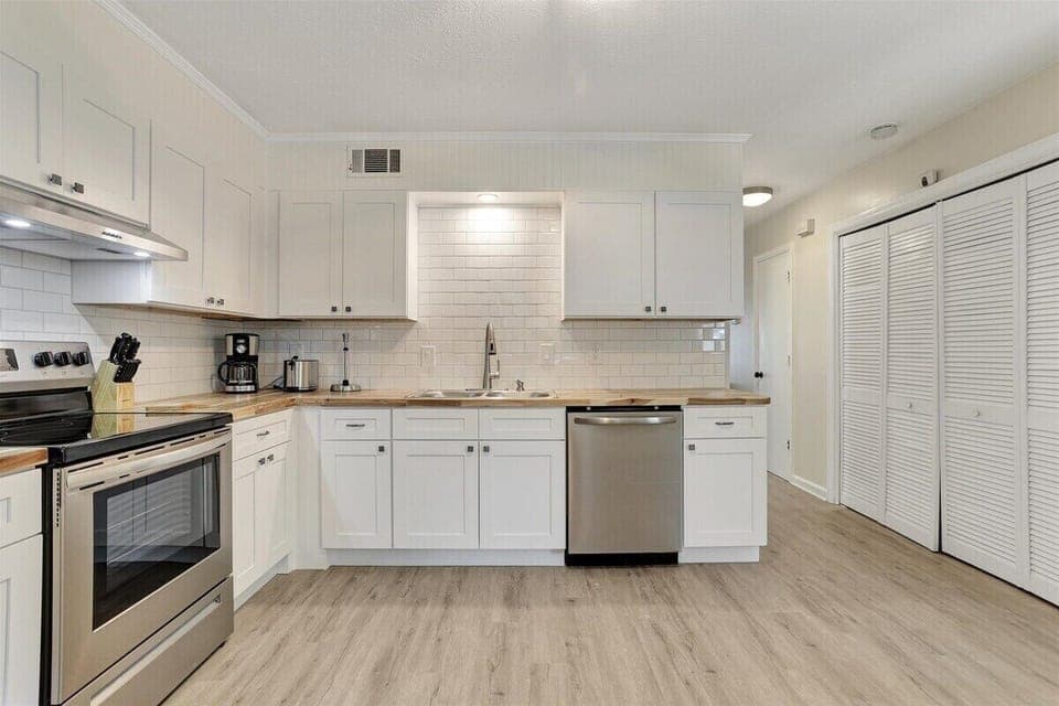 Cook up your favorite meals in the fully equipped kitchen, featuring stainless steel appliances and everything you need for a seamless culinary experience!