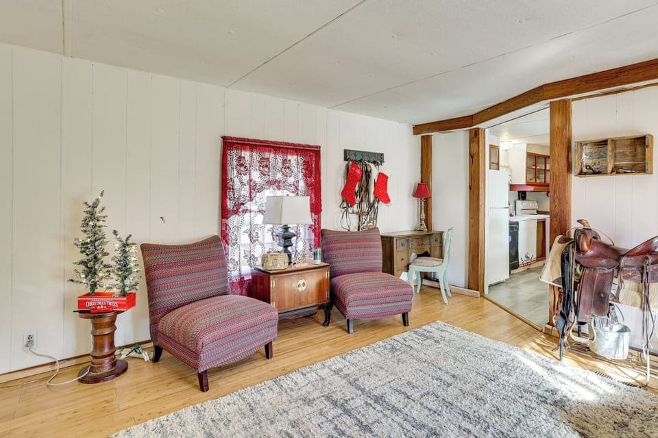 Living Room | Central A/C & Heating | Smart TV