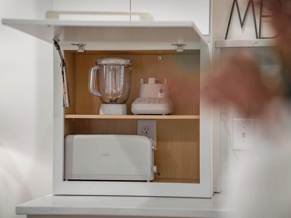 Kitchen: Sleek lines, warm tones, and high-end touches — the perfect kitchen for cooking, entertaining, and enjoying life together.