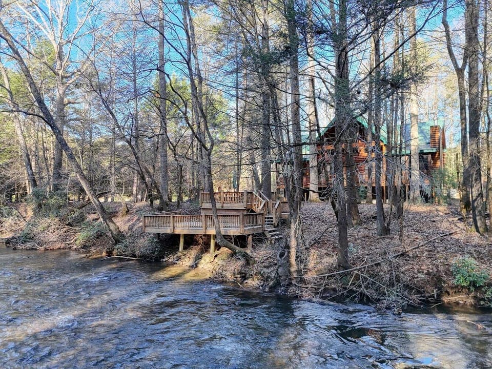 "the location on the river is perfect"-Jackie
Dec2025 

