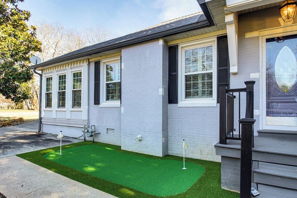 Property Exterior | Putting Green