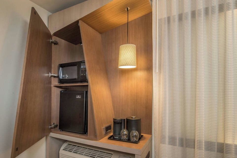 Room, 2 Queen Beds, Mountain View