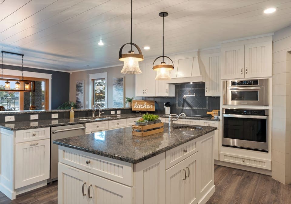 Spacious kitchen island for easy meal prepping.