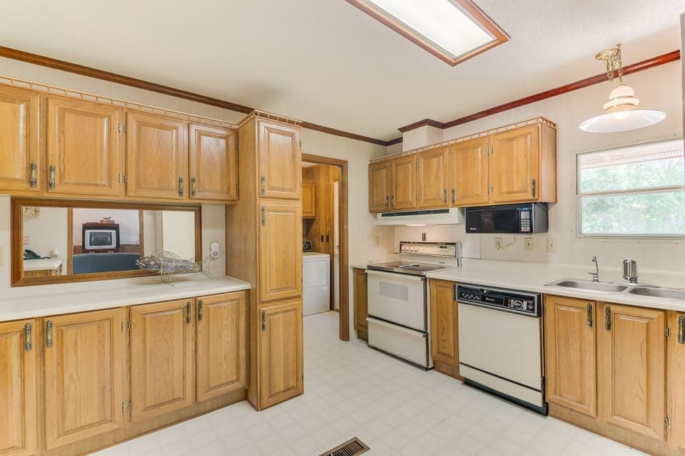 House 1: Kitchen