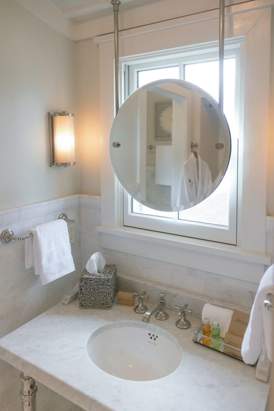 Standard Double Room | Bathroom | Hair dryer, towels, soap, shampoo