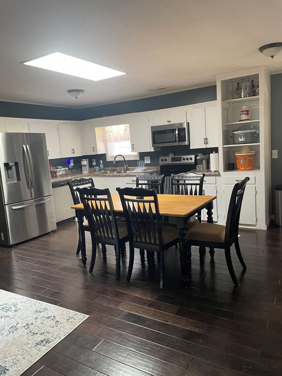 Kitchen & Dining
