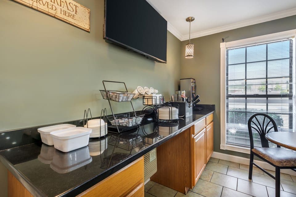 Free daily continental breakfast