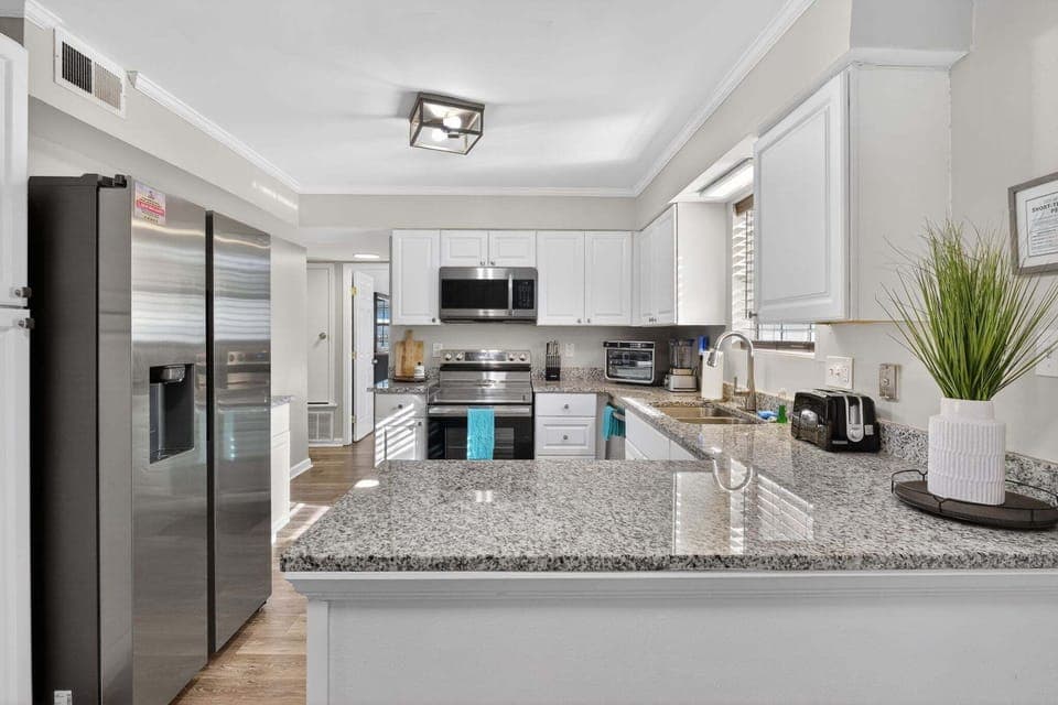 House, 3 Bedrooms | Private kitchen | Fridge, oven, coffee/tea maker, toaster