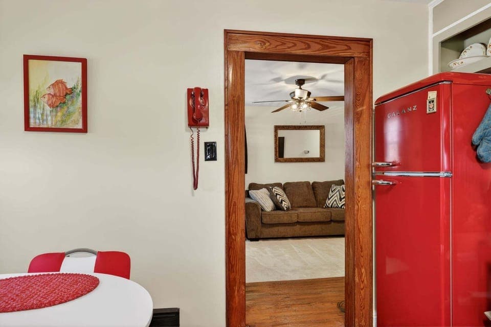 Cute retro fridge!