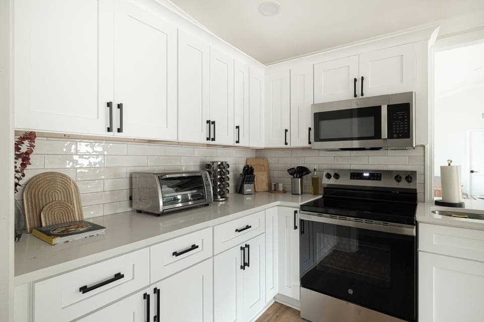 Complete with modern appliances, cookware, for all your cooking creations.