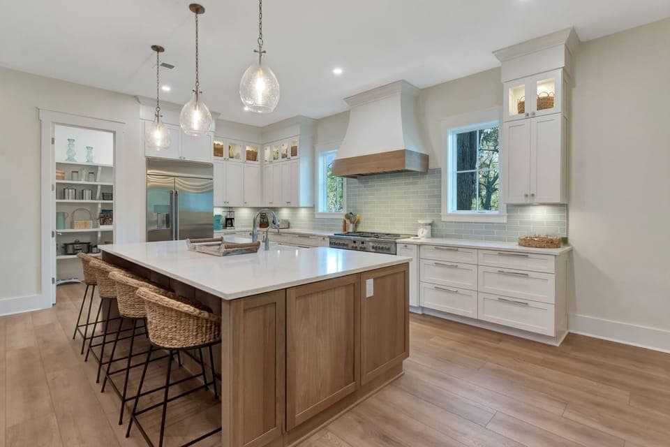 From slow mornings with family and friends to delicious dessert, this kitchen has the perfect large island for all the counter space you need. 