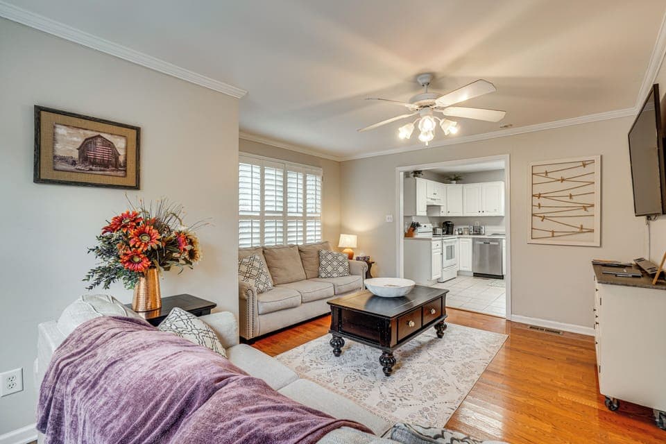 Knoxville Vacation Rental | 1BR | 1BA | 350 Sq Ft
