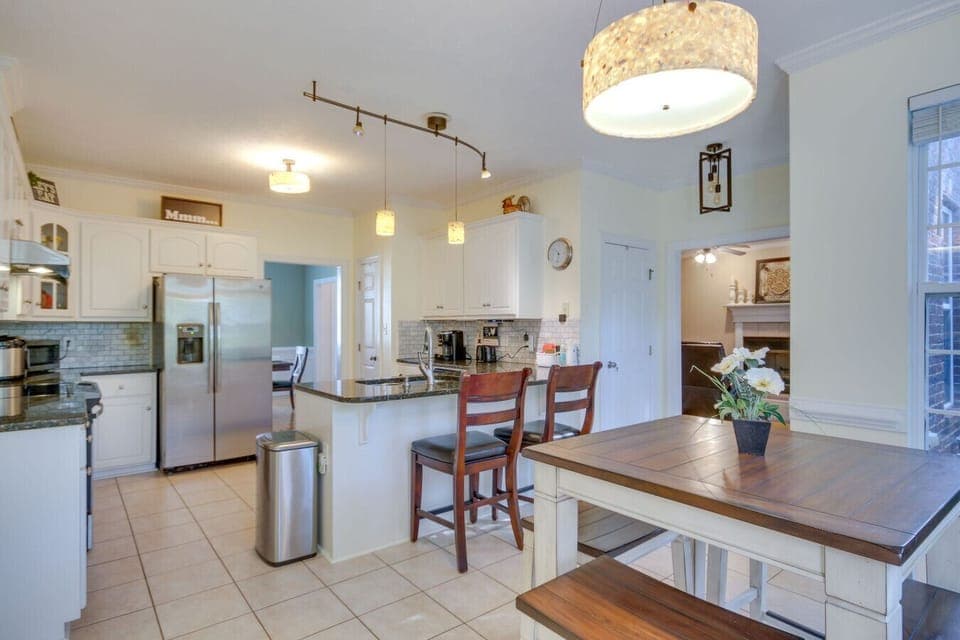 Kitchen | Island Seating | Dining Area Connection