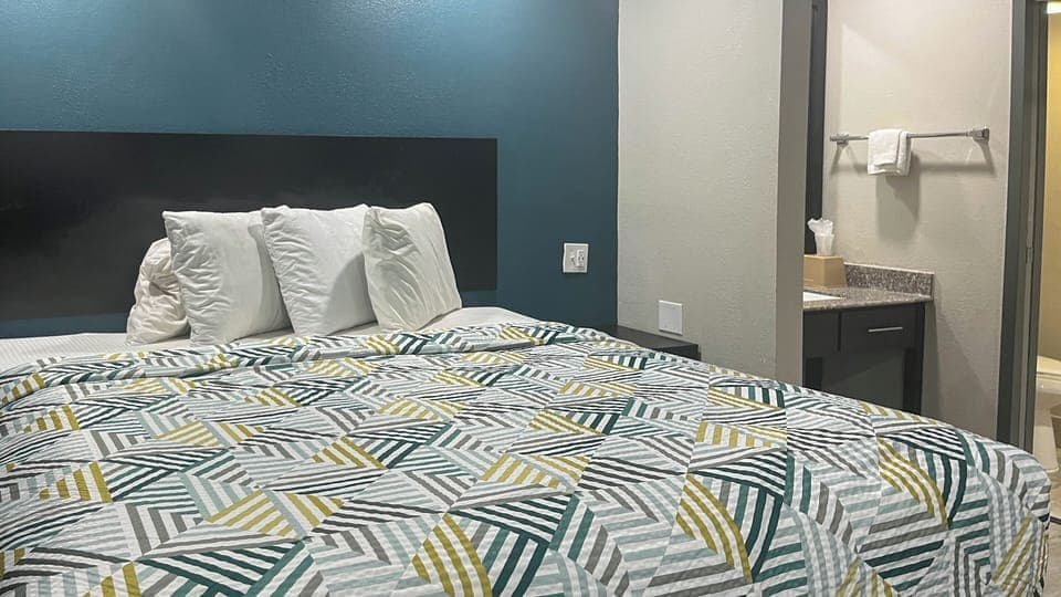Individually furnished, desk, iron/ironing board, free WiFi