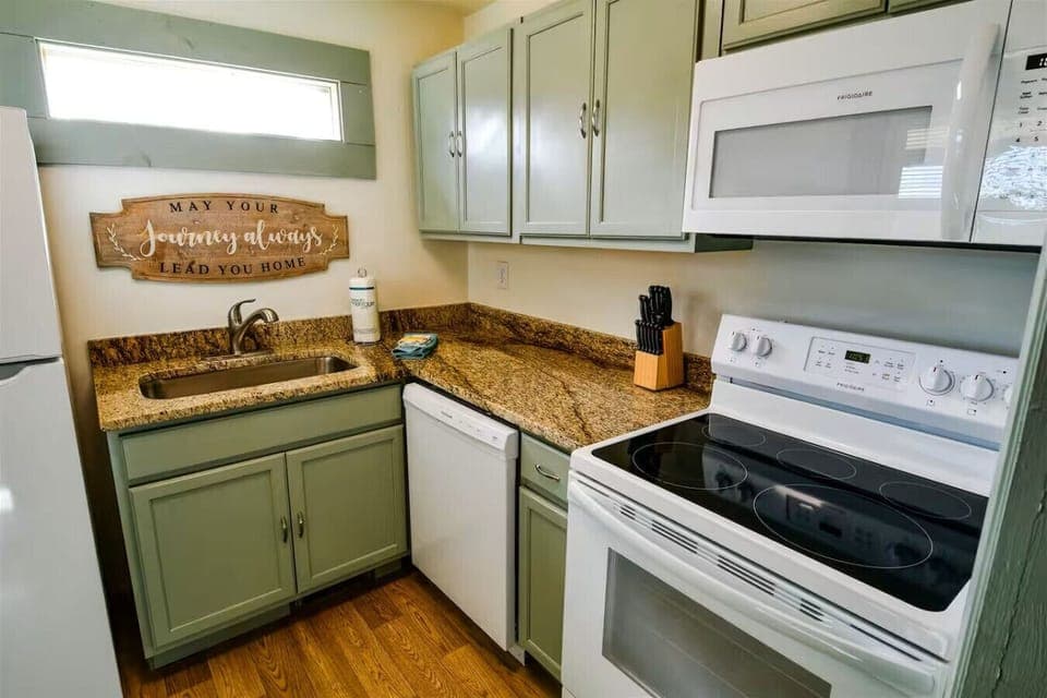 Full kitchen