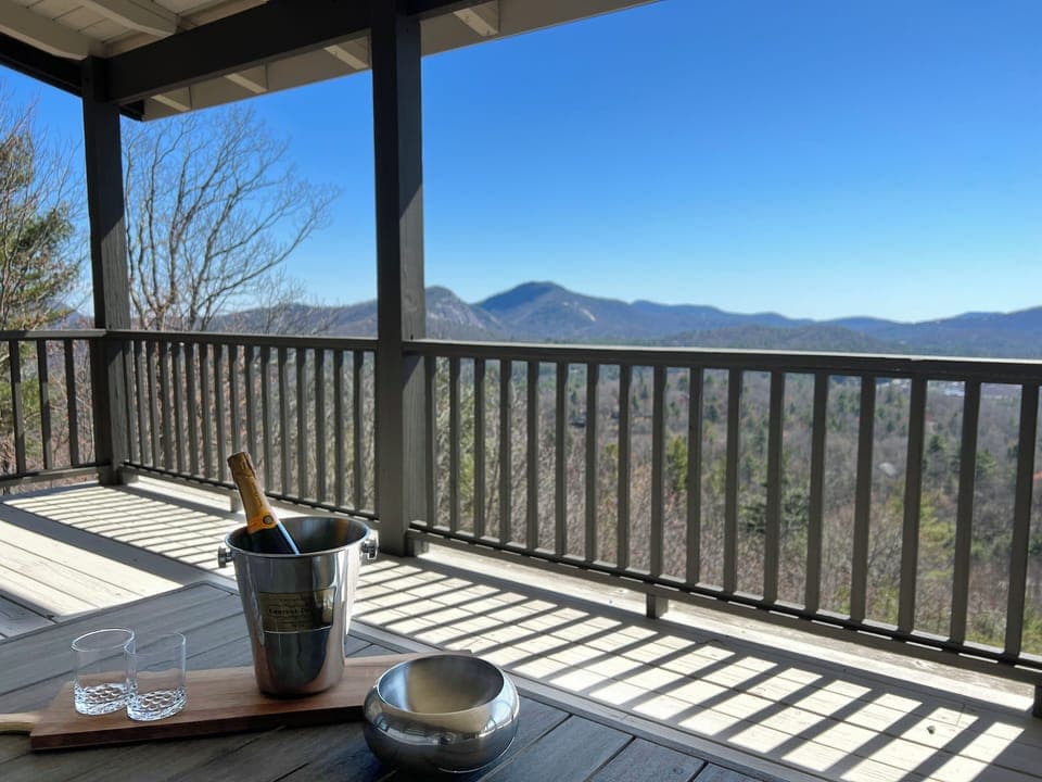 The Outland Skyhaus | Mountain view