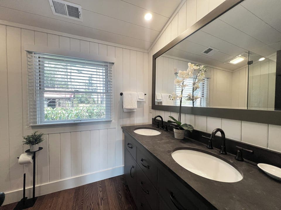 The Outland Skyhaus | Bathroom | Combined shower/tub, designer toiletries, hair dryer, bathrobes