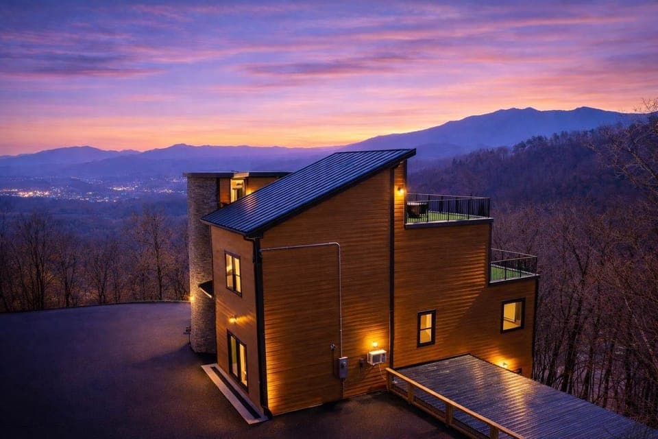 A peaceful cabin retreat with views that stretch for miles.