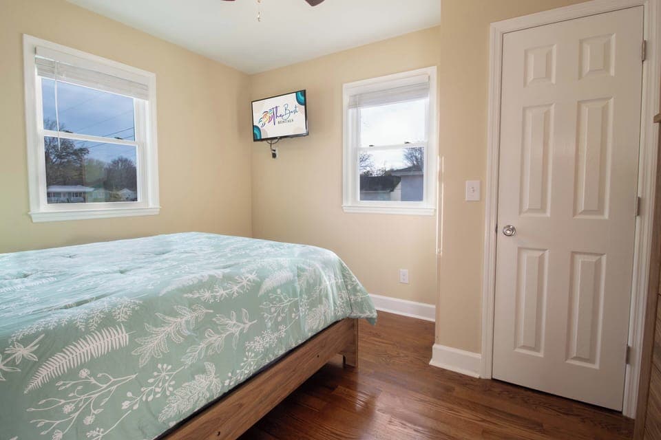 Sun-drenched mornings and soft linens. The perfect quiet corner to retreat to after a day by the water.