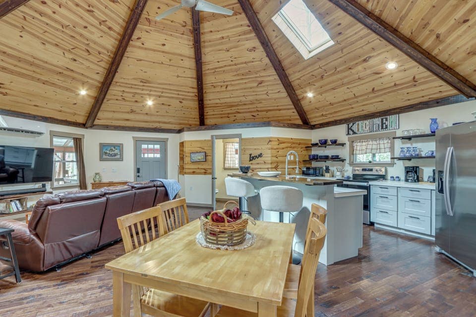 House (2 Bedrooms) | Interior