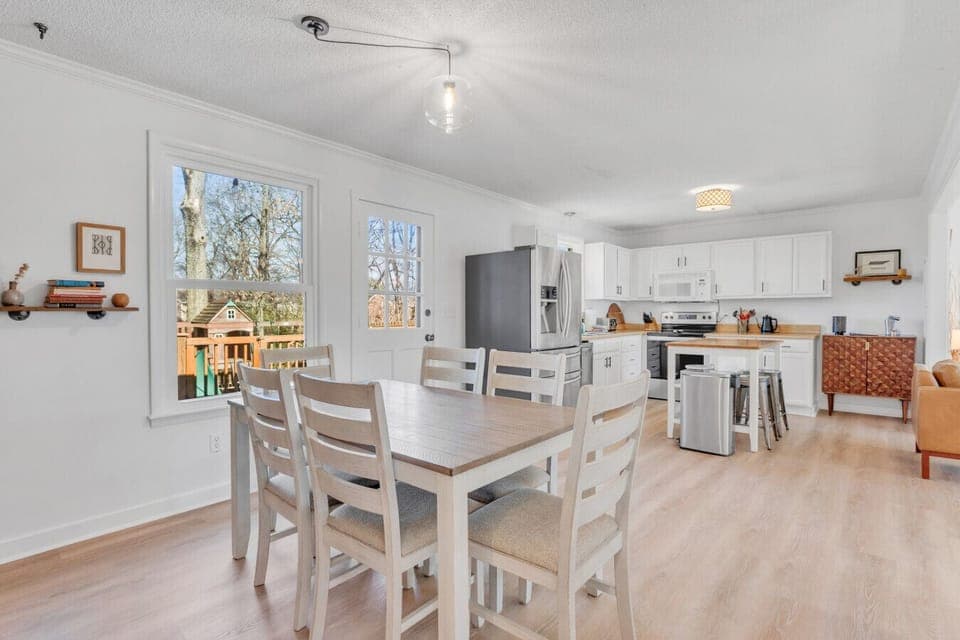 Dining Room table seats 6.