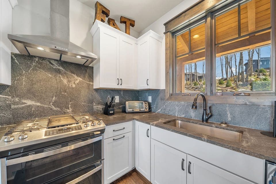 Stainless Appliances, Gas Stove and Granite Counters