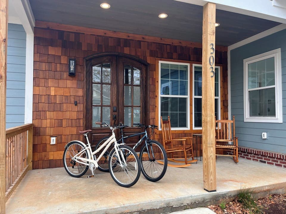 Complimentary bicycles here for you to enjoy!  Swamp Rabbit Trail minutes away.