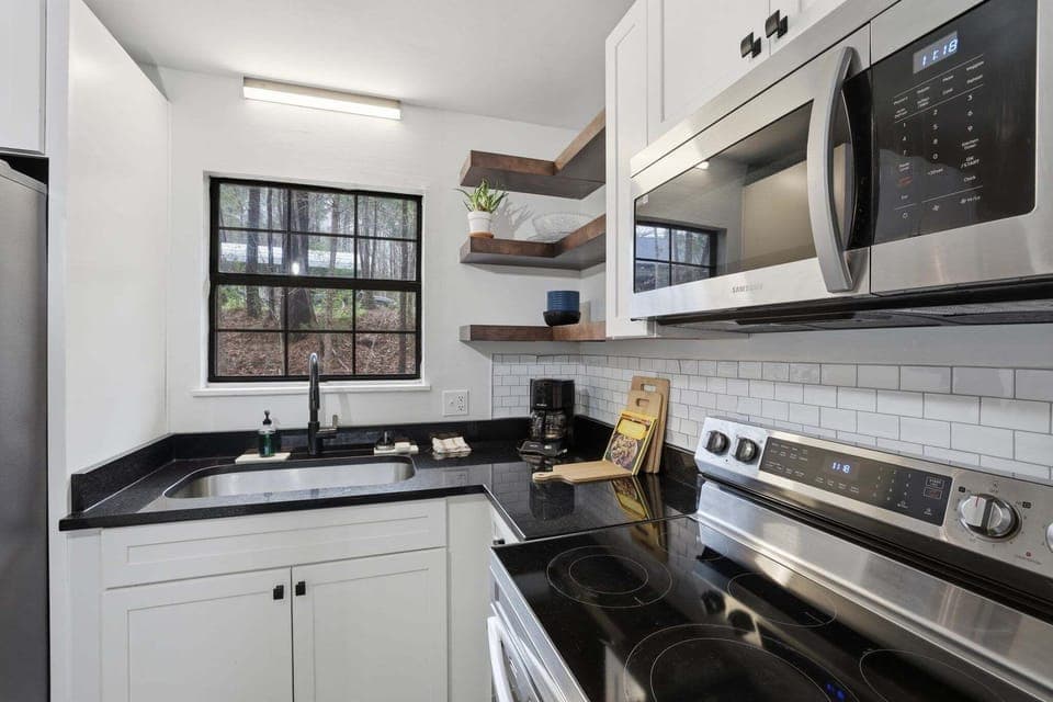 Cottage, 4 Bedrooms | Private kitchen