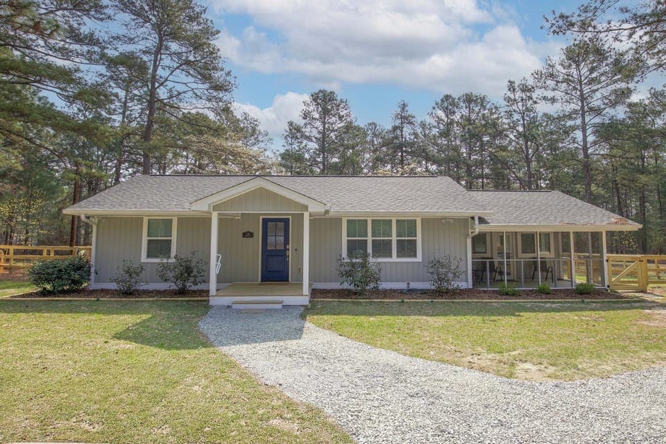 Private 2-acre wooded retreat, just 5 minutes from Pinehurst Resort