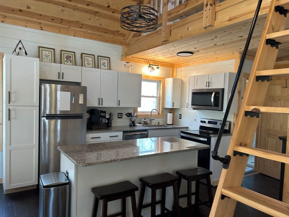 Smaller cabin full kitchen