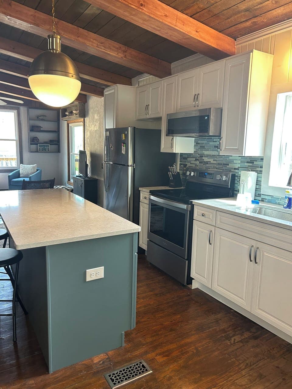 Larger cabin full kitchen