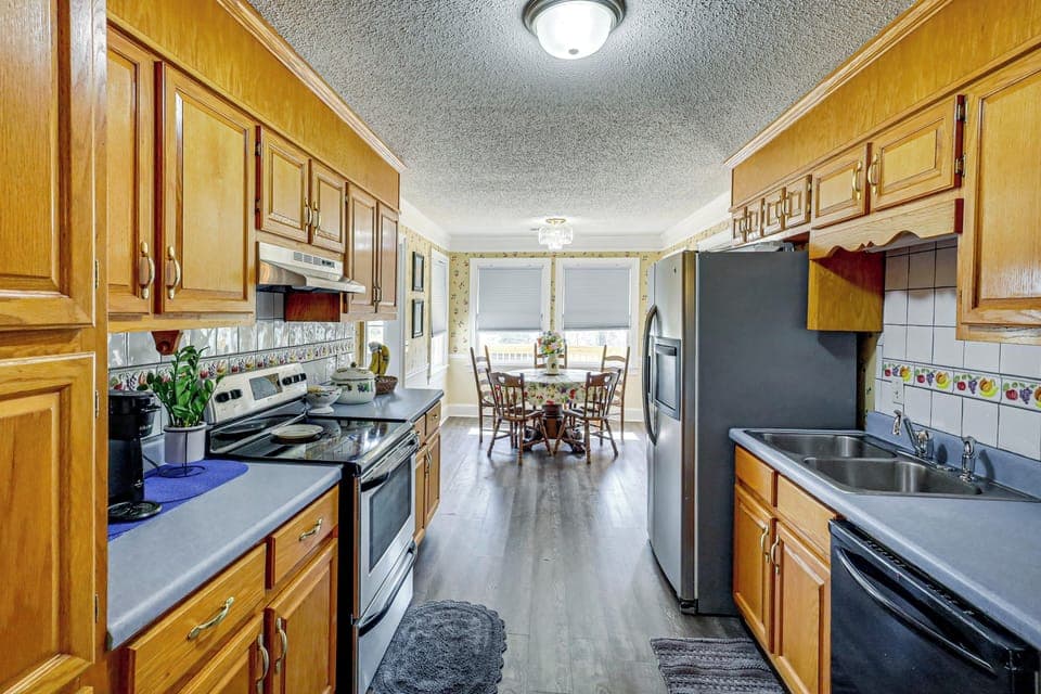 Kitchen | Back Dining Table