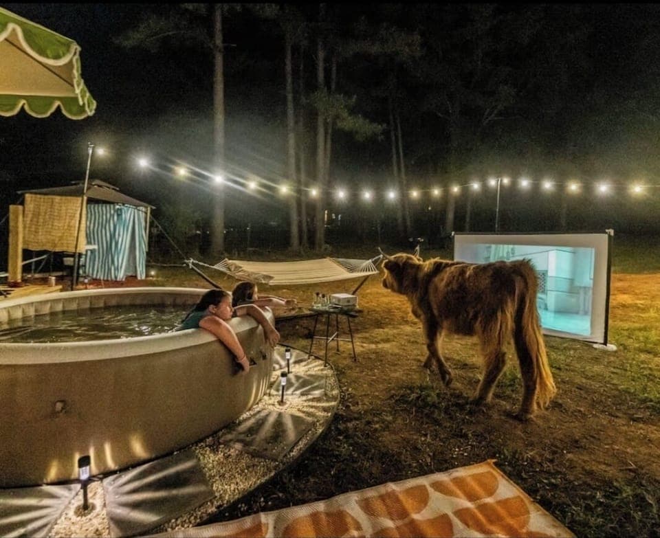 Outdoor spa tub