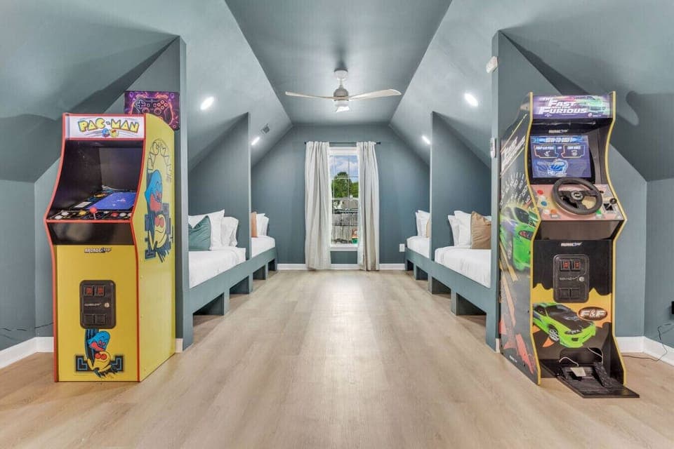 Bonus room designed for groups with four built in beds and two classic arcade games.