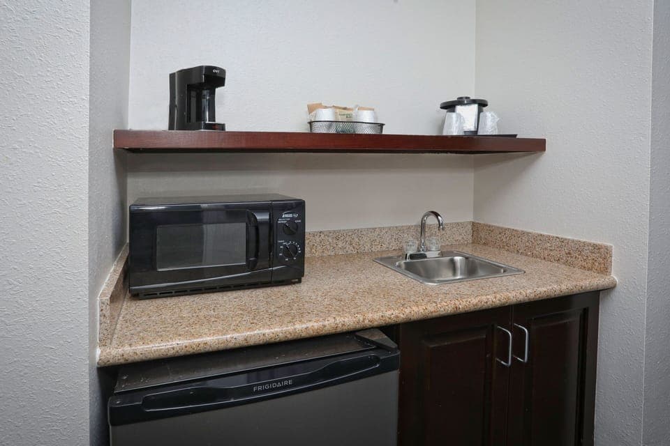 Desk, laptop workspace, iron/ironing board, free WiFi