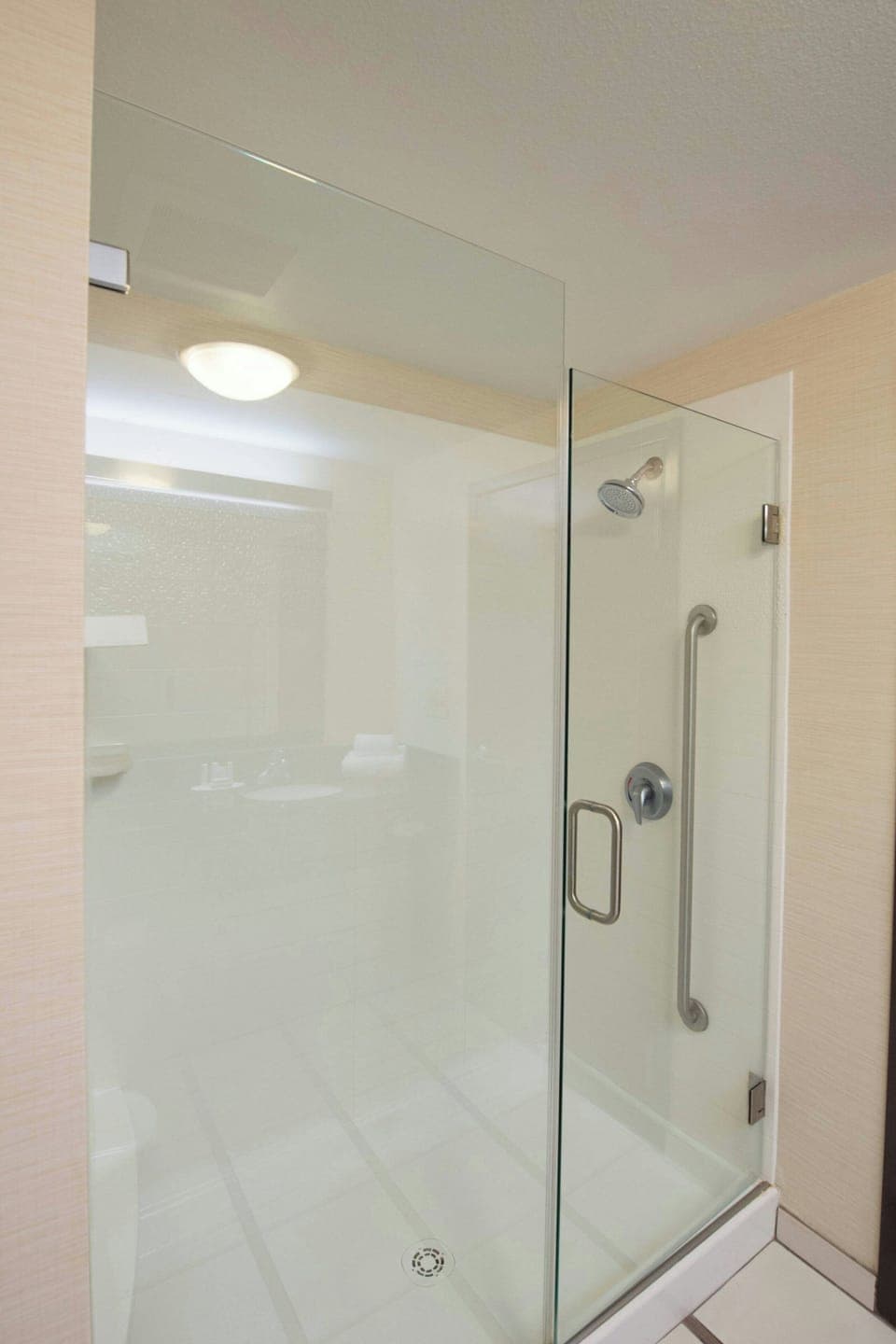 Studio, 1 King Bed with Sofa bed | Bathroom | Combined shower/tub, hair dryer, towels