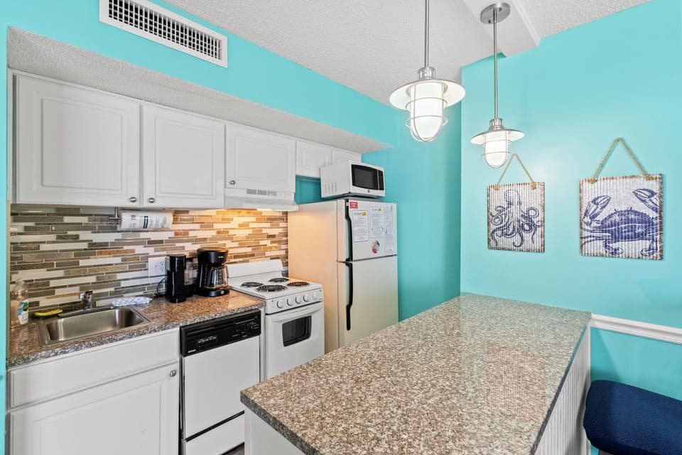 Basic Condo, 1 Bedroom, Balcony, Partial Ocean View (1603) | Private kitchen | Full-size fridge, microwave, oven, stovetop