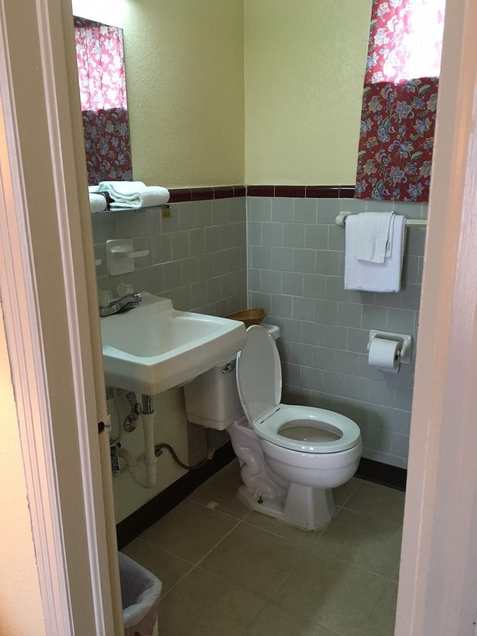 Combined shower/tub