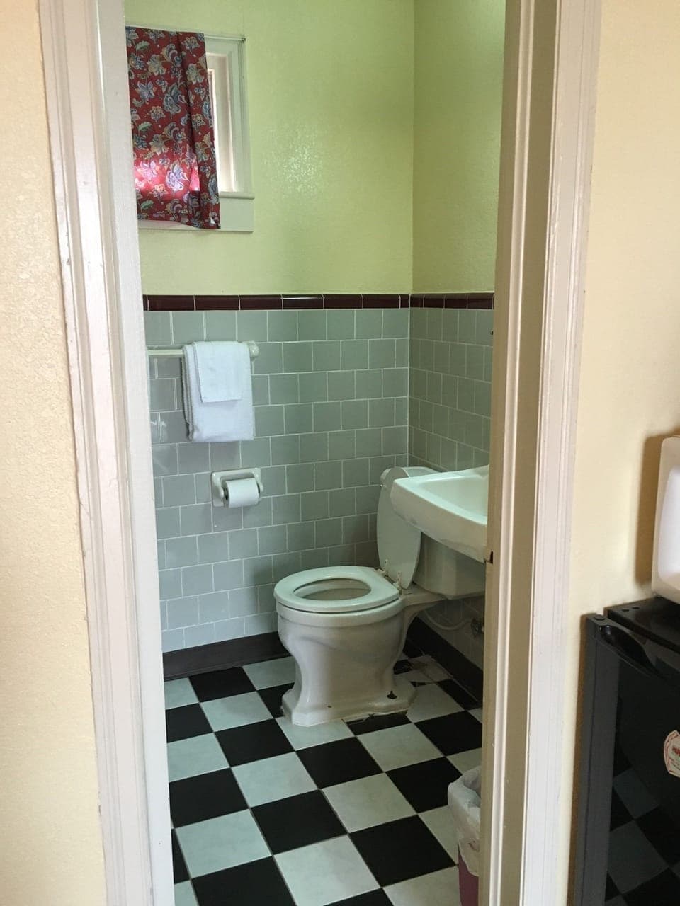 Combined shower/tub