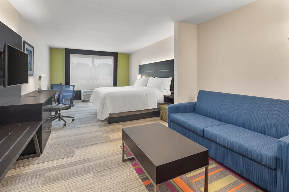 Suite, 1 King Bed | Premium bedding, in-room safe, desk, laptop workspace