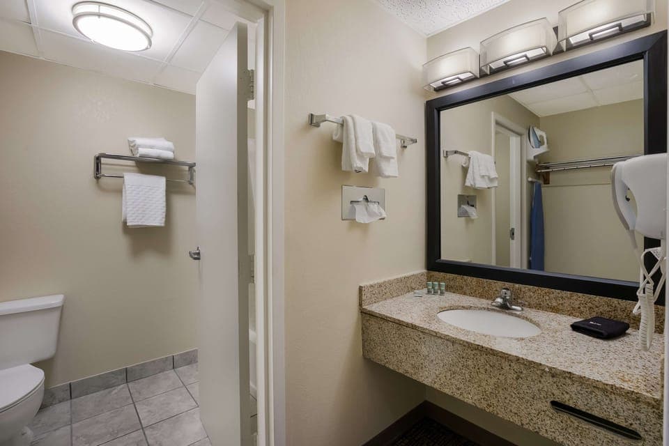 Combined shower/tub, deep soaking tub, free toiletries, hair dryer
