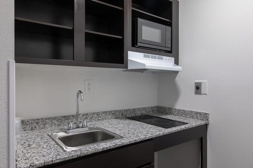 Full-size fridge, microwave, stovetop, coffee/tea maker