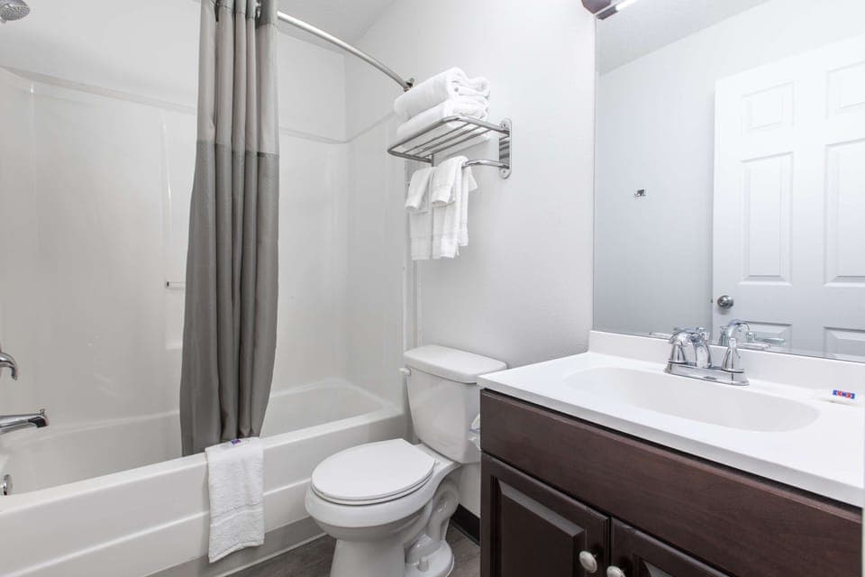 Combined shower/tub, towels, soap, toilet paper