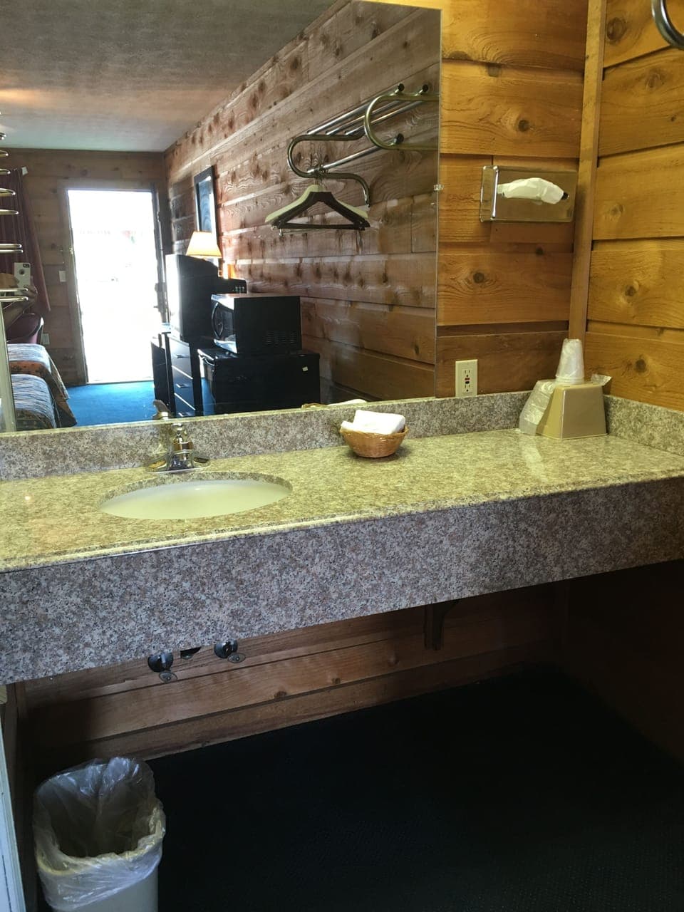 Bathroom sink