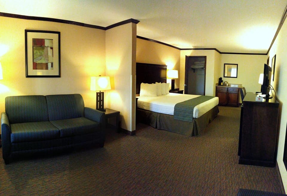 Deluxe Room, 1 King Bed with Sofa bed | Desk, iron/ironing board, free WiFi, bed sheets