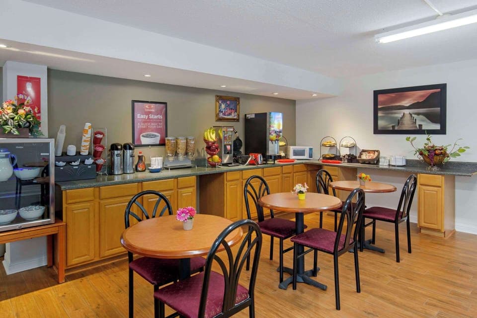 Free daily continental breakfast