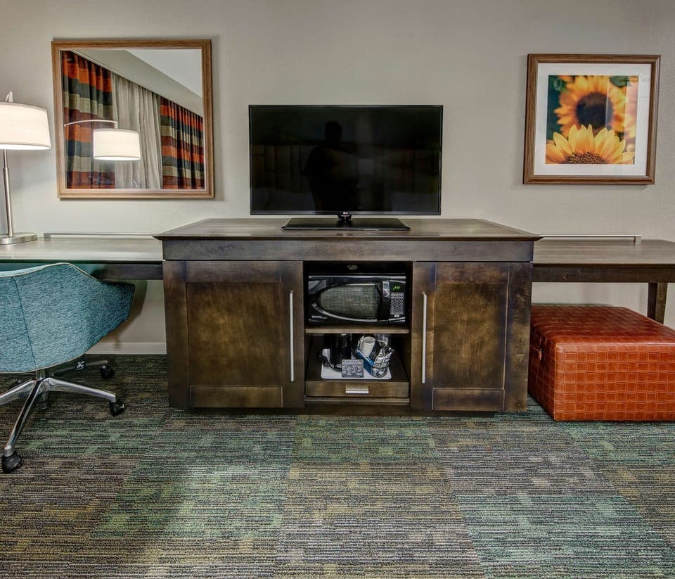 In-room safe, desk, laptop workspace, cribs/infant beds